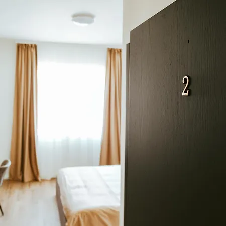 28 בית הארחה